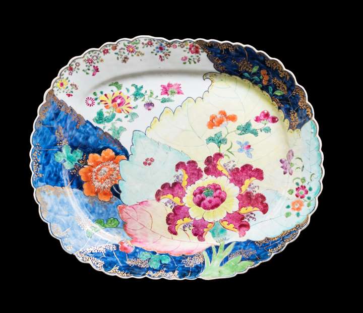 Chinese Export porcelain famille rose meat dish with the tobacco-leaf pattern